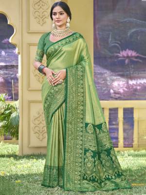 Look Pretty Wearing This Lovely Designer  Saree