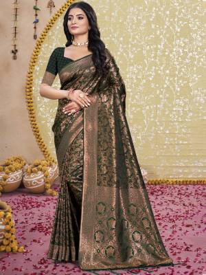 Look Pretty Wearing This Lovely Designer  Saree