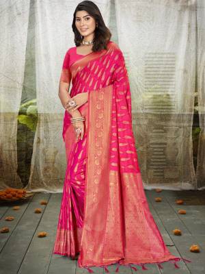 Look Pretty Wearing This Lovely Designer  Saree