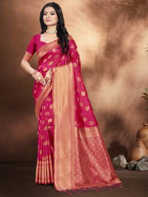 Look Pretty Wearing This Lovely Designer  Saree