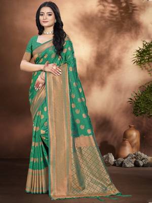 Look Pretty Wearing This Lovely Designer  Saree