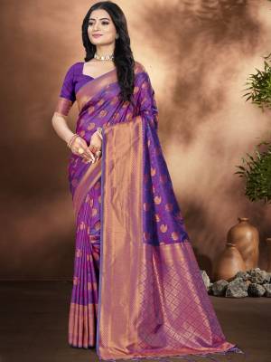 Look Pretty Wearing This Lovely Designer  Saree