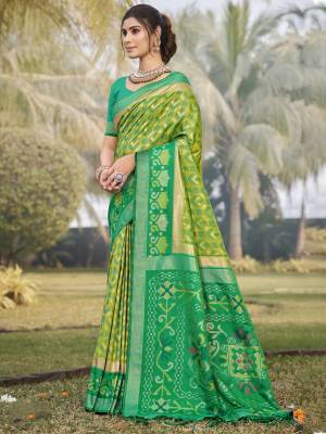 Look Pretty Wearing This Lovely Designer  Saree