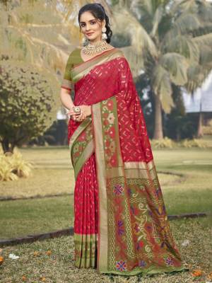 Look Pretty Wearing This Lovely Designer  Saree