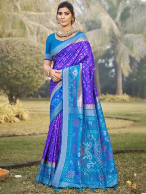 Look Pretty Wearing This Lovely Designer  Saree