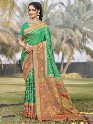 Look Pretty Wearing This Lovely Designer  Saree
