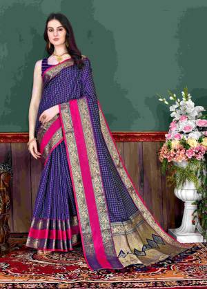 Look Pretty Wearing This Lovely Designer  Saree