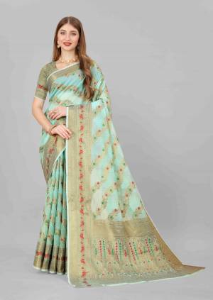Look Pretty Wearing This Lovely Designer  Saree
