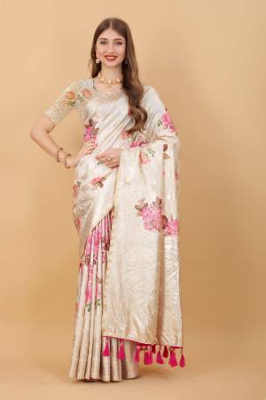 Look Pretty Wearing This Lovely Designer  Saree