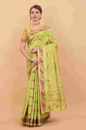 Look Pretty Wearing This Lovely Designer  Saree