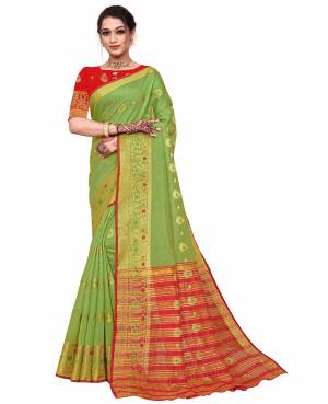 Look Pretty Wearing This Lovely Designer Saree