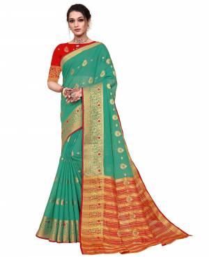 Look Pretty Wearing This Lovely Designer Saree