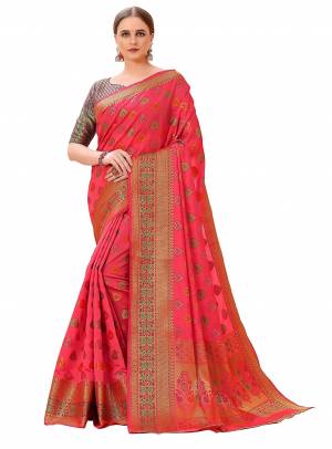 Look Pretty Wearing This Lovely Designer Saree