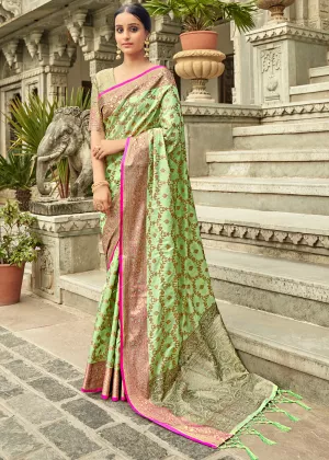Look Pretty Wearing This Lovely Designer Saree