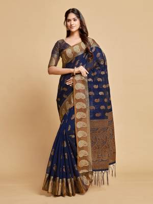 Look Pretty Wearing This Lovely Designer Saree