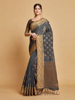 Look Pretty Wearing This Lovely Designer Saree