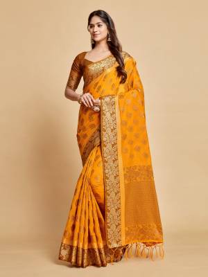 Look Pretty Wearing This Lovely Designer Saree