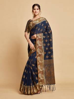 Look Pretty Wearing This Lovely Designer Saree