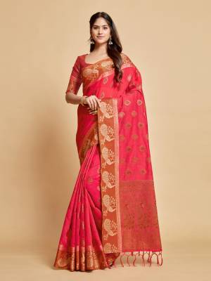 Look Pretty Wearing This Lovely Designer Saree