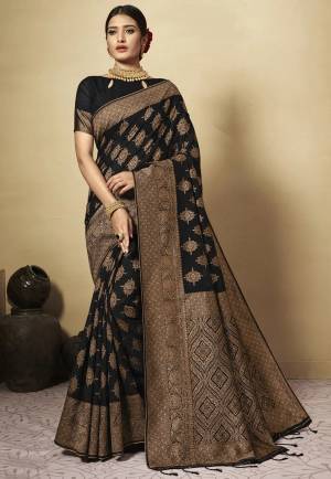 Look Pretty Wearing This Lovely Designer Saree