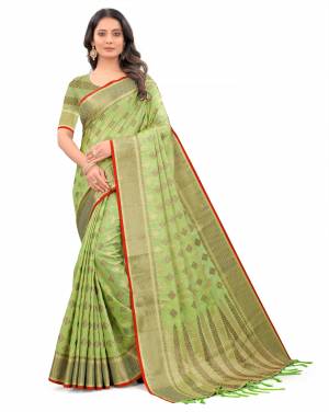 Look Pretty Wearing This Lovely Designer Saree