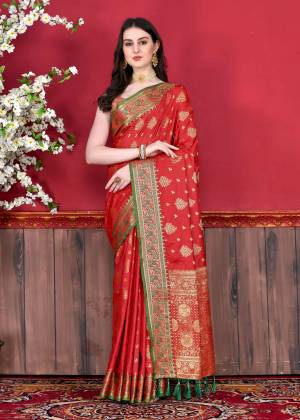 Look Pretty Wearing This Lovely Designer Saree