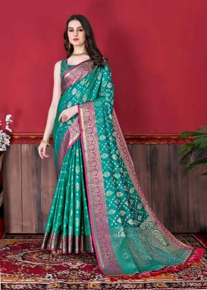 Look Pretty Wearing This Lovely Designer Saree