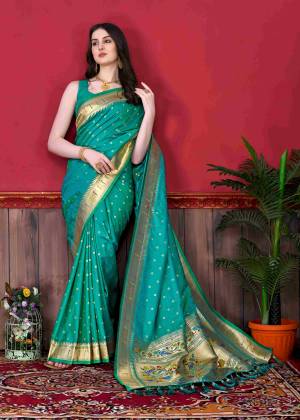 Look Pretty Wearing This Lovely Designer Saree