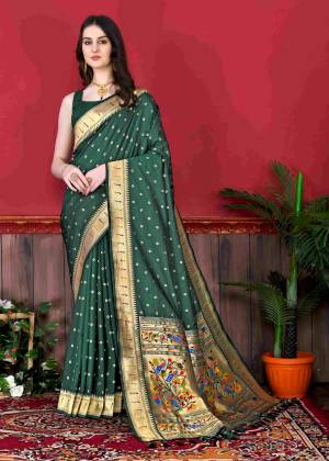 Look Pretty Wearing This Lovely Designer Saree