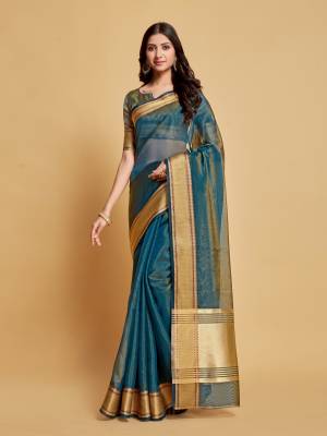 Look Pretty Wearing This Lovely Designer Saree