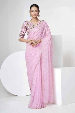 Look Pretty Wearing This Lovely Designer Saree