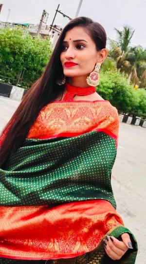 Look Pretty Wearing This Lovely Designer  Saree