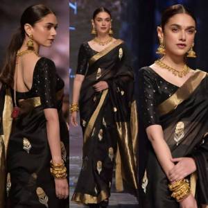 Look Pretty Wearing This Lovely Designer  Saree