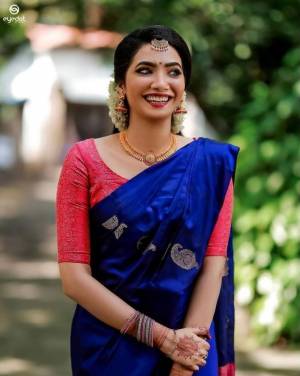 Look Pretty Wearing This Lovely Designer  Saree