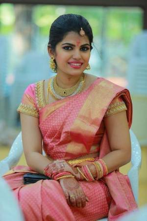 Look Pretty Wearing This Lovely Designer  Saree