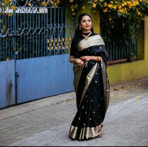 Look Pretty Wearing This Lovely Designer  Saree
