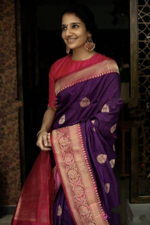 Look Pretty Wearing This Lovely Designer  Saree