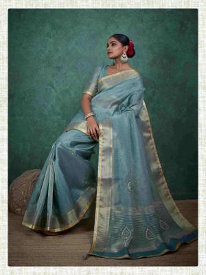 Look Pretty Wearing This Lovely Designer  Saree