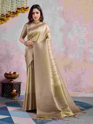 Look Pretty Wearing This Lovely Designer  Saree