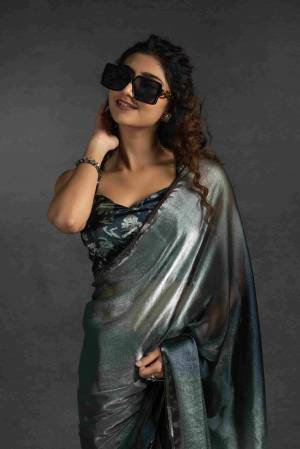 Look Pretty Wearing This Lovely Designer  Saree